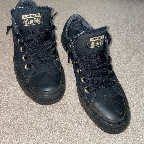 Black on black low top converse women’s size 7 - Picture 3 of 8